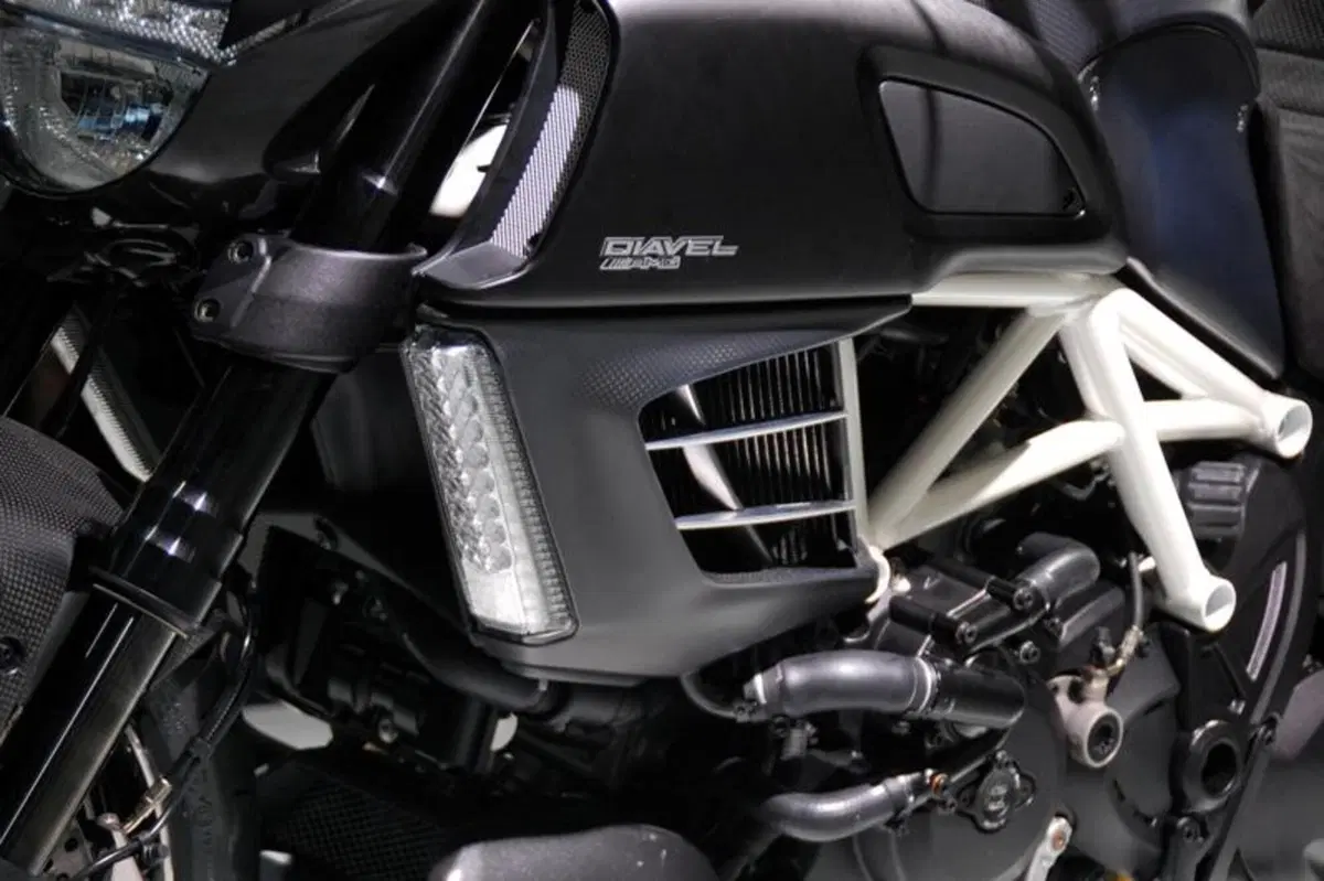 IAA 2011 live: Ducati Diavel AMG Special Edition (21)