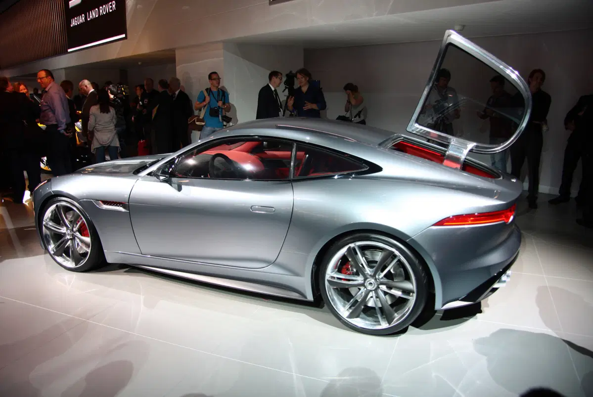 IAA 2011 live: Jaguar C-X16 (4)