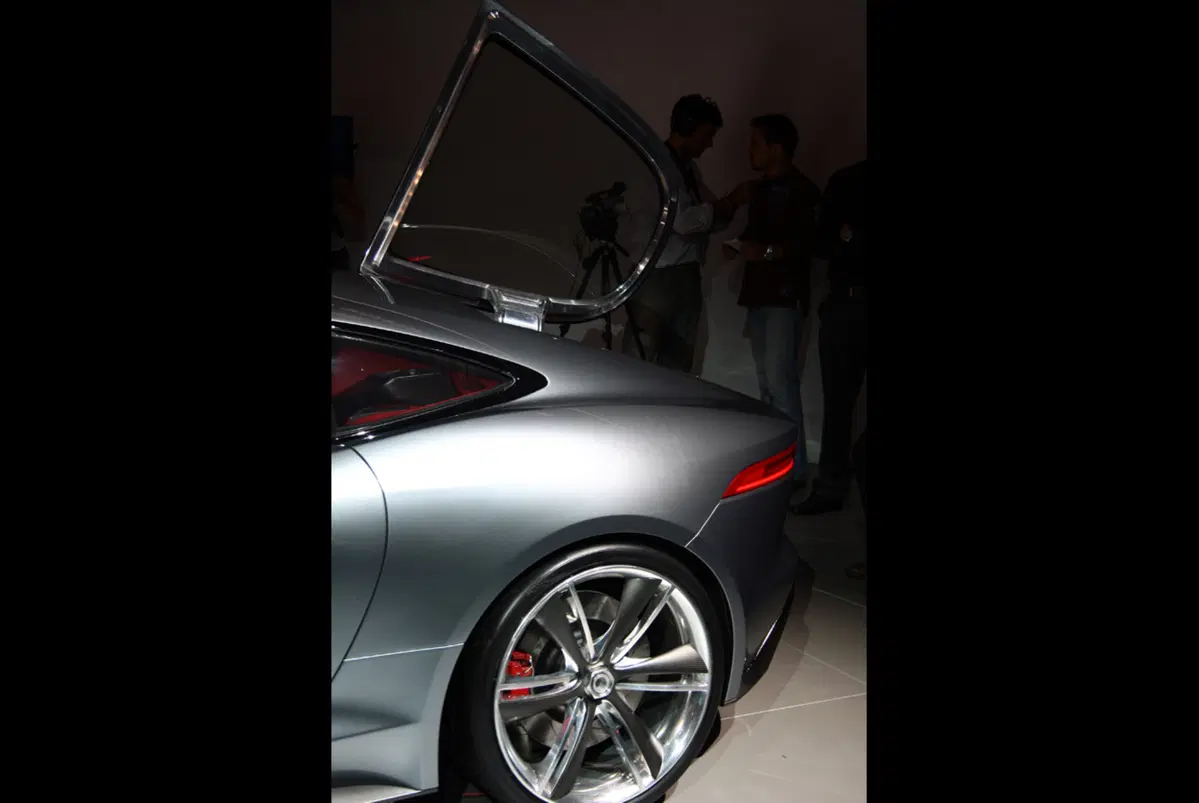 IAA 2011 live: Jaguar C-X16 (11)