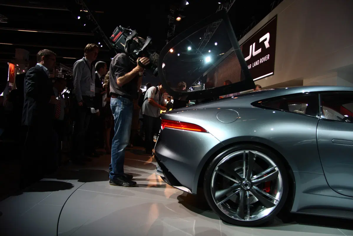 IAA 2011 live: Jaguar C-X16 (12)