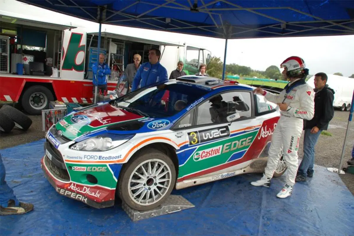 Marco Simoncelli prova la Ford Fiesta WRC 2011 (2)