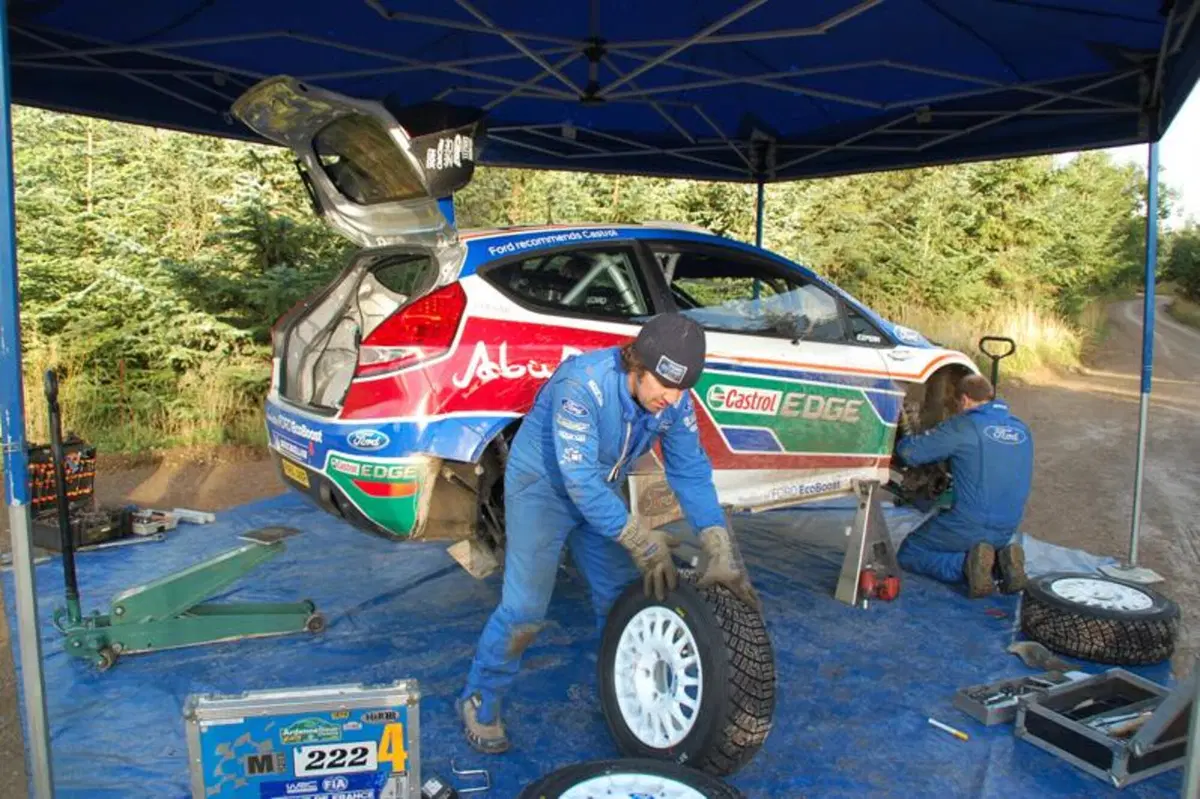 Con Mikko Hirvonen sulla Ford Fiesta WRC 2011 (39)