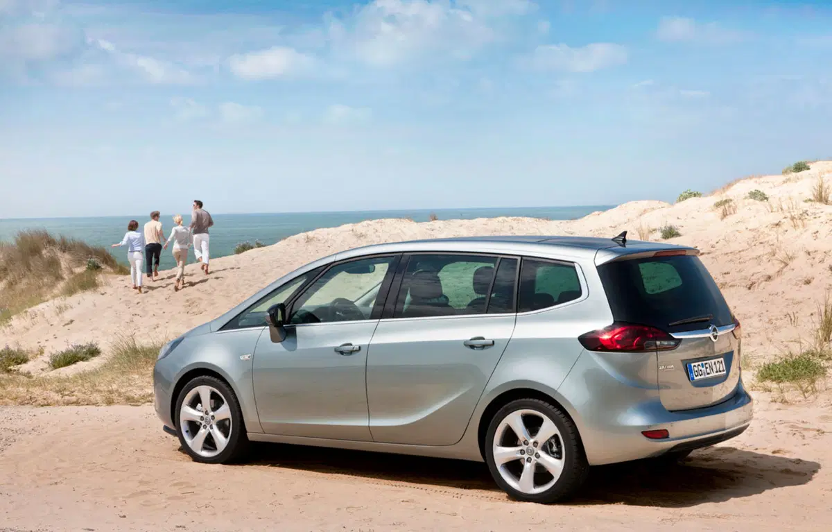 Opel: nuova Zafira Tourer (11)