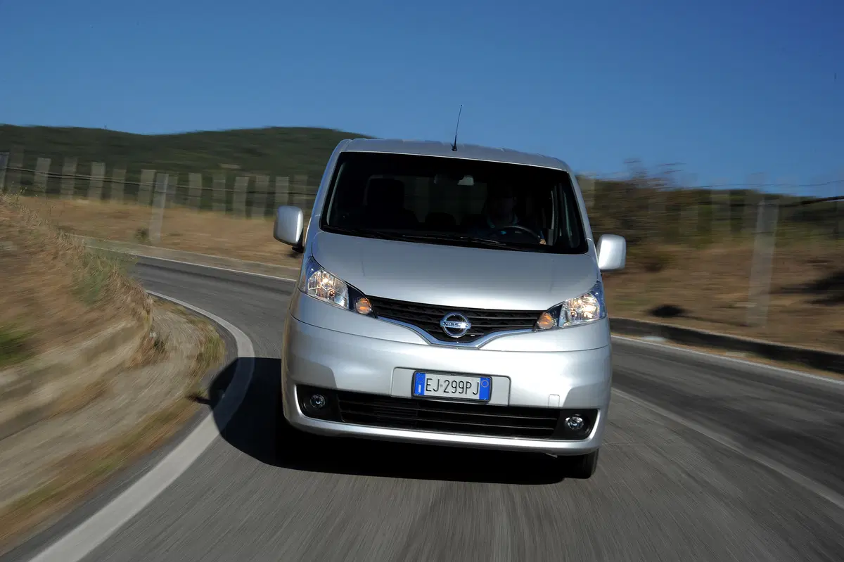Nissan Evalia (2)