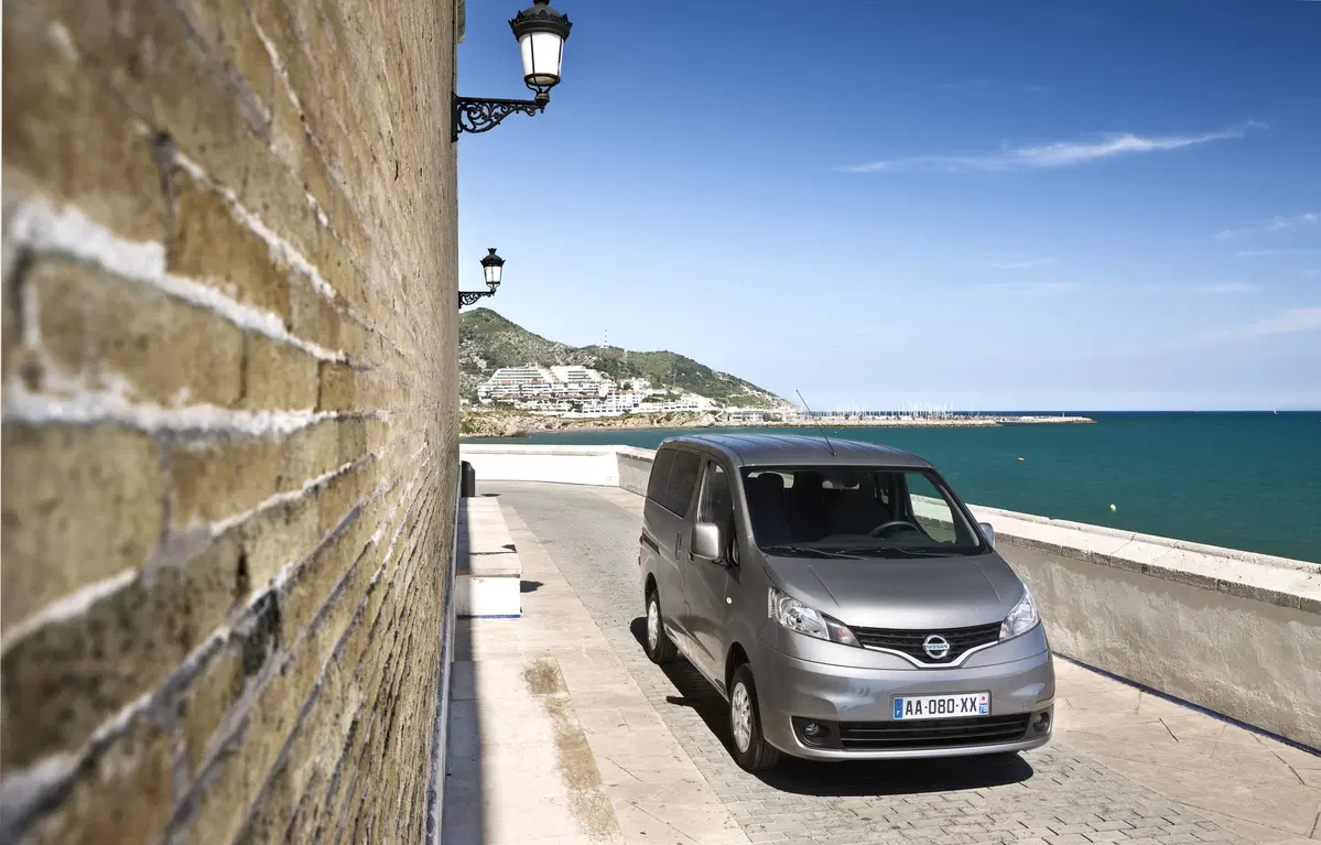 Nissan Evalia (3)