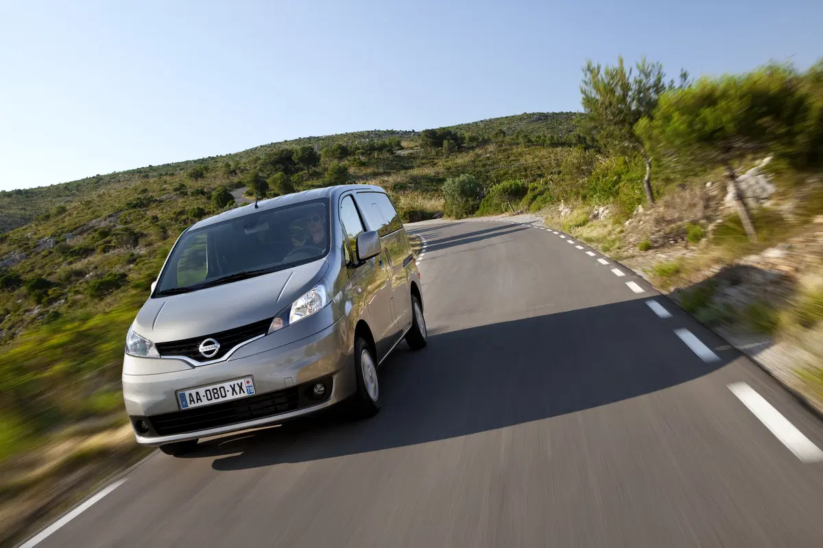 Nissan Evalia (4)