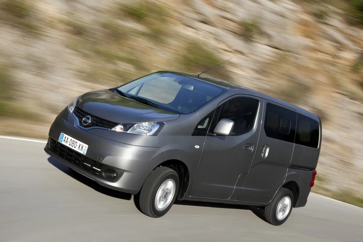 Nissan Evalia (5)