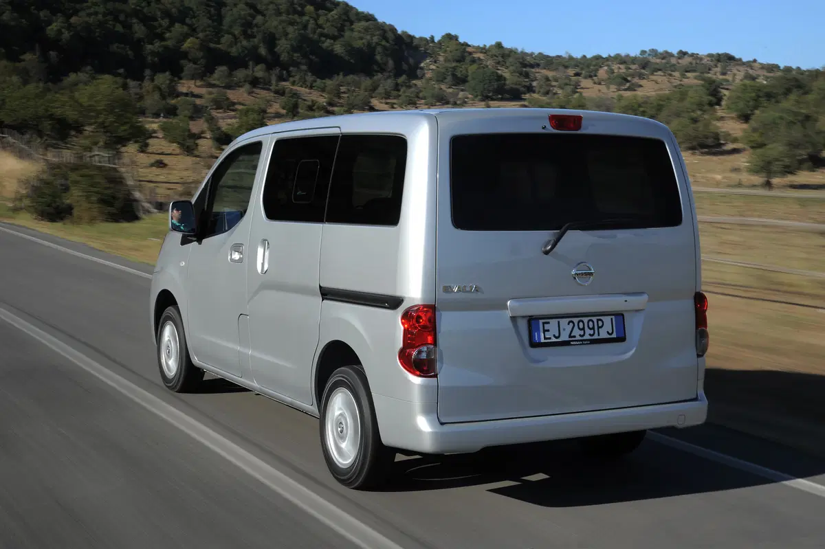 Nissan Evalia (7)