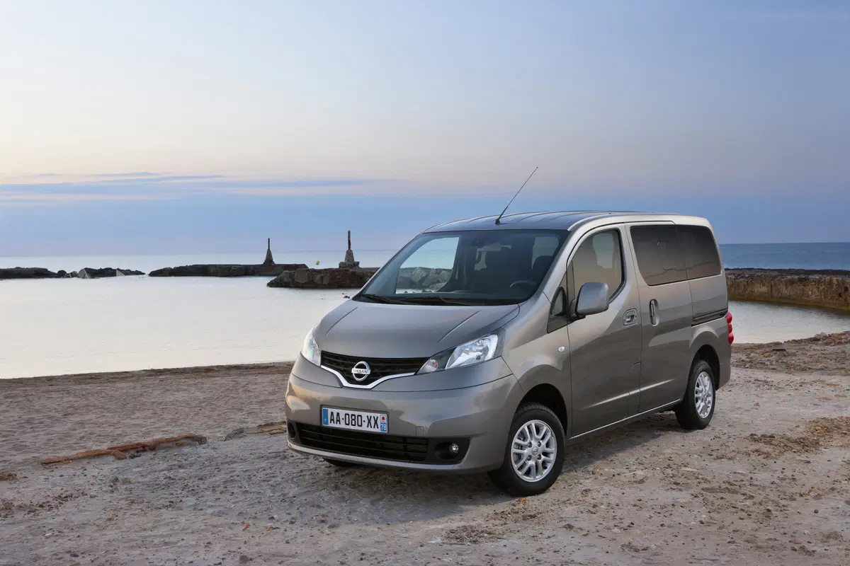 Nissan Evalia (8)