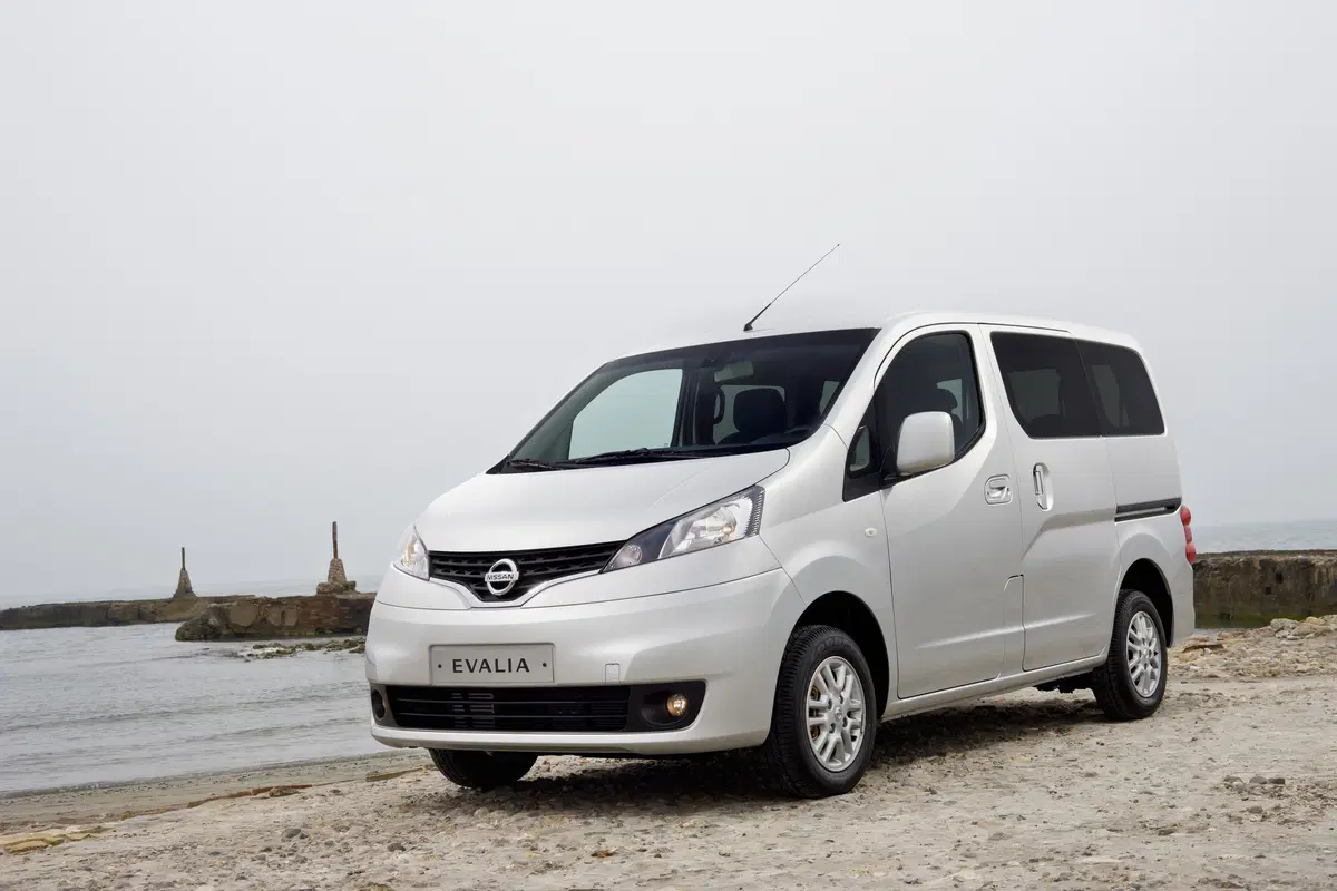 Nissan Evalia (10)