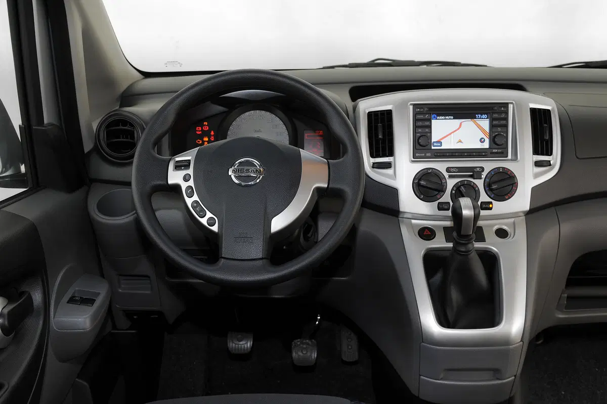 Nissan Evalia (17)