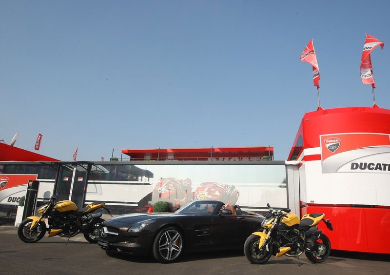 Mercedes SLS AMG Roadster e Ducati Streetfighter 848: gemelle diverse