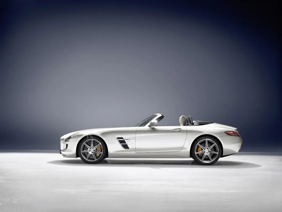 Mercedes SLS AMG Roadster e Ducati Streetfighter 848: gemelle diverse (12)