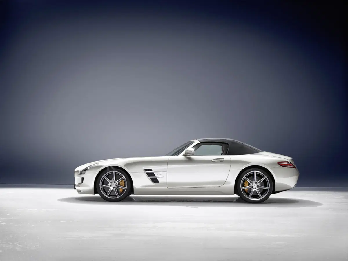 Mercedes SLS AMG Roadster e Ducati Streetfighter 848: gemelle diverse (13)