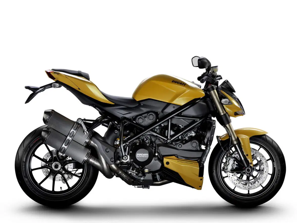 Mercedes SLS AMG Roadster e Ducati Streetfighter 848: gemelle diverse (21)