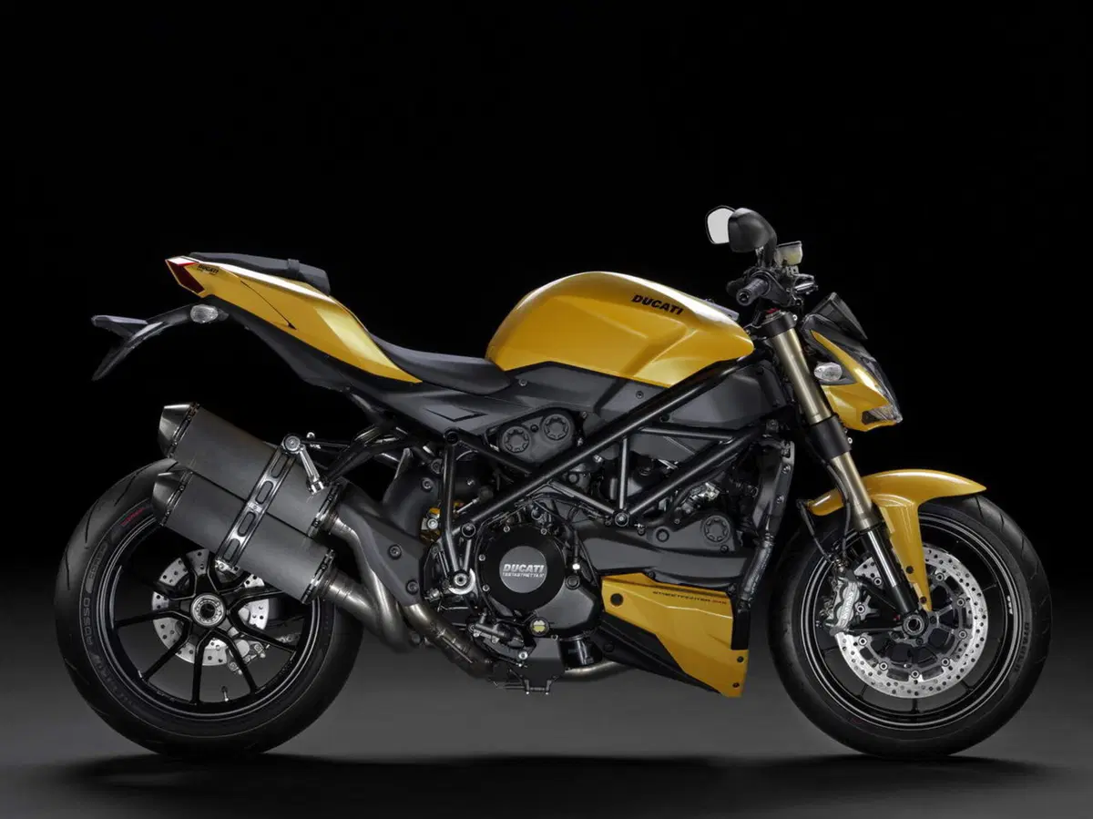Mercedes SLS AMG Roadster e Ducati Streetfighter 848: gemelle diverse (24)