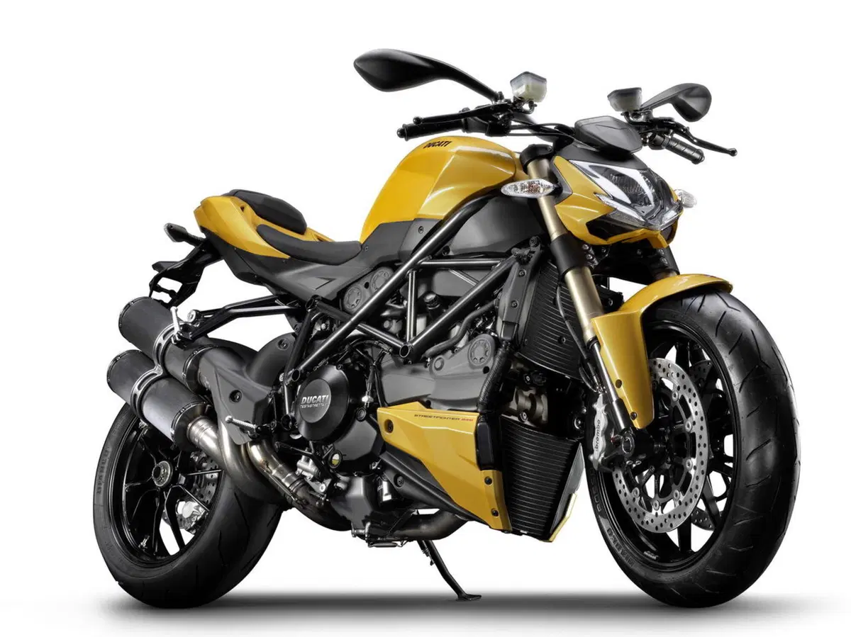 Mercedes SLS AMG Roadster e Ducati Streetfighter 848: gemelle diverse (25)