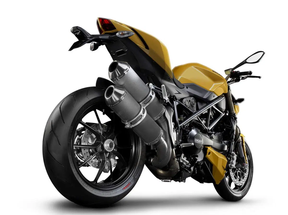 Mercedes SLS AMG Roadster e Ducati Streetfighter 848: gemelle diverse (27)
