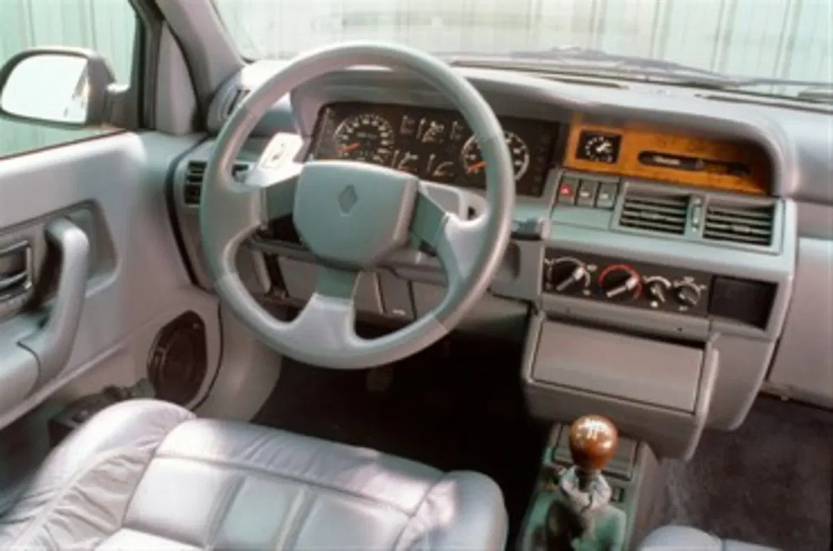 Quale era meglio, Confronto storiche: Fiat Uno Vs Renault Clio I (11)