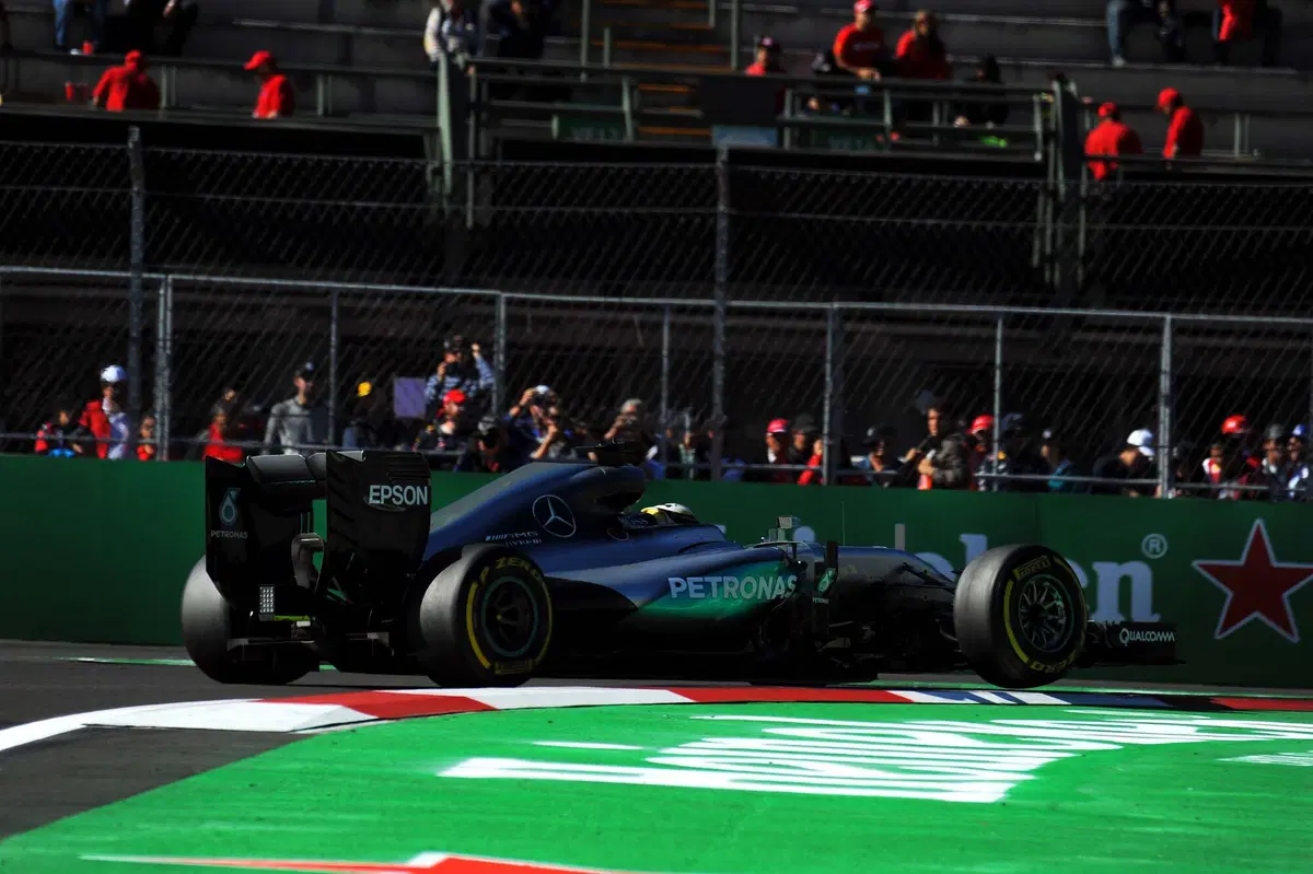 F1, Gp Messico 2016: pole per Hamilton (4)