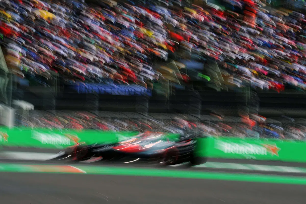 F1, Gp Messico 2016: pole per Hamilton (12)