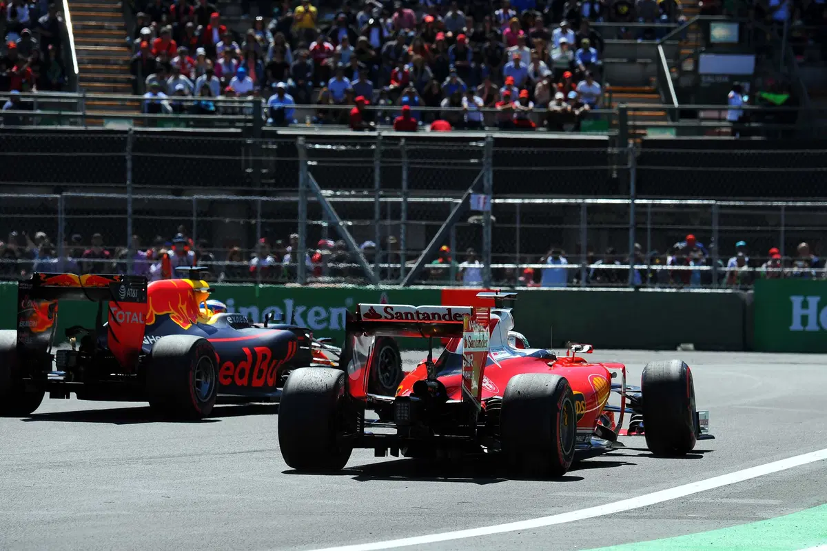 F1, Gp Messico 2016: pole per Hamilton (14)