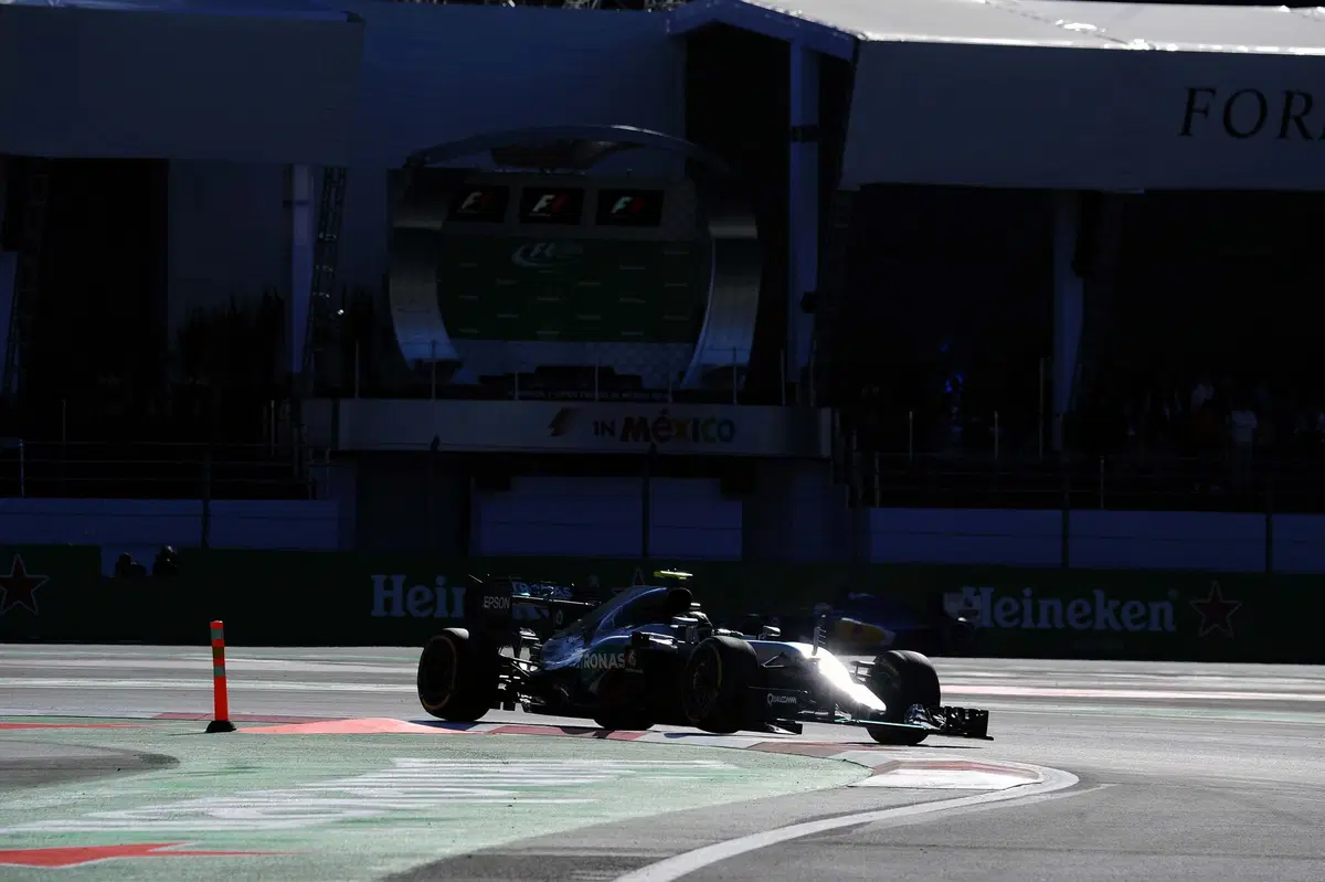 F1, Gp Messico 2016: pole per Hamilton (17)