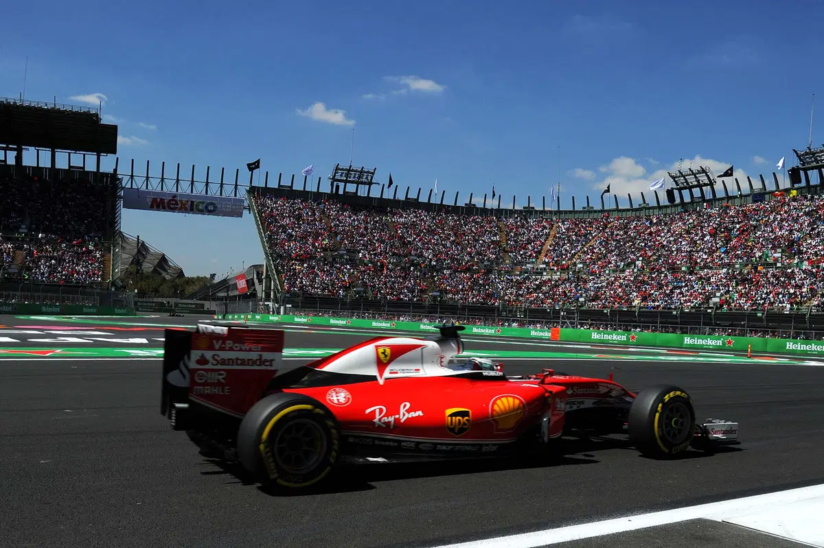 F1, Gp Messico 2016: pole per Hamilton (22)