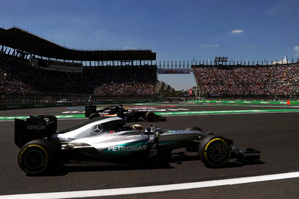 F1, Gp Messico 2016: pole per Hamilton (23)