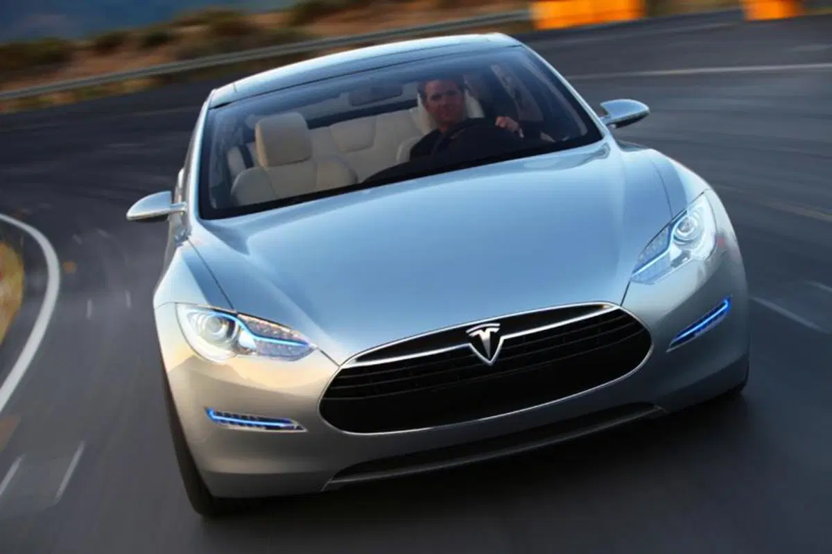 Tesla Model S: presentata a 2.000 clienti (3)