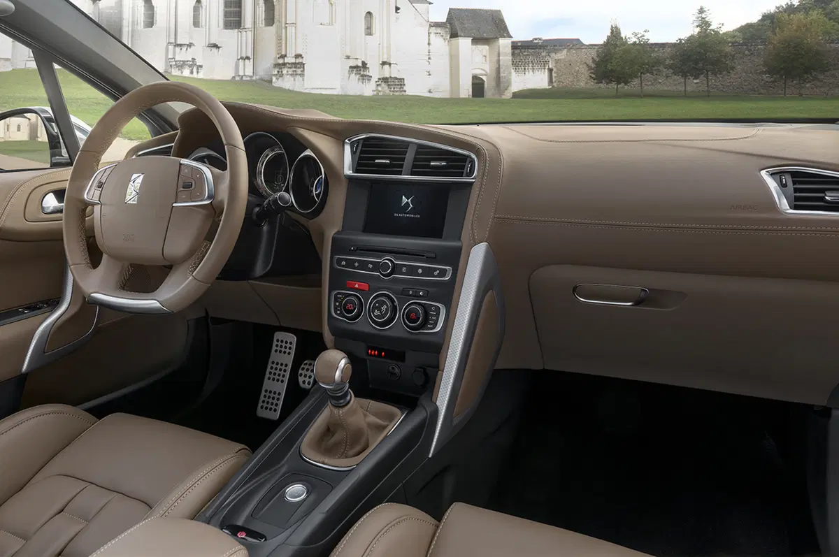 DS4 Crossback (18)