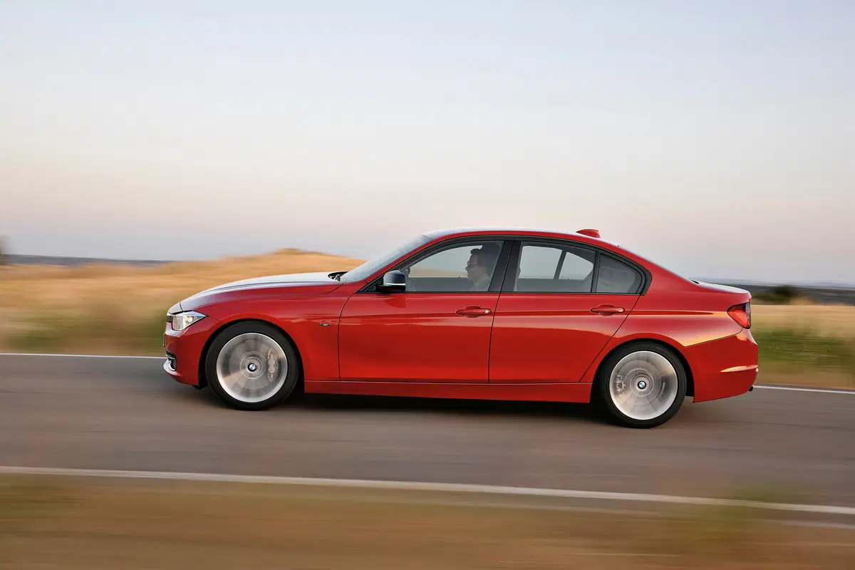BMW nuova Serie 3 (6)