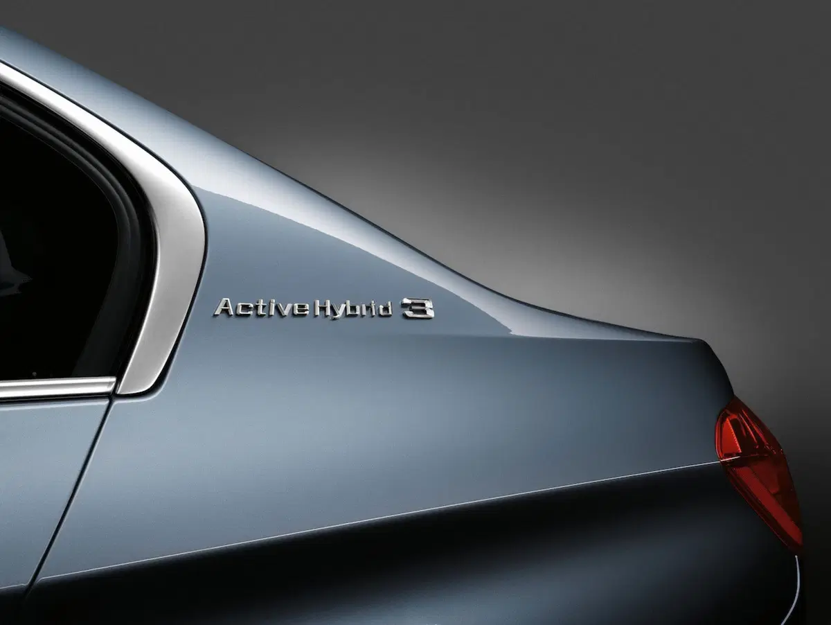 BMW Serie 3: ActiveHybrid ed M-Sport (5)