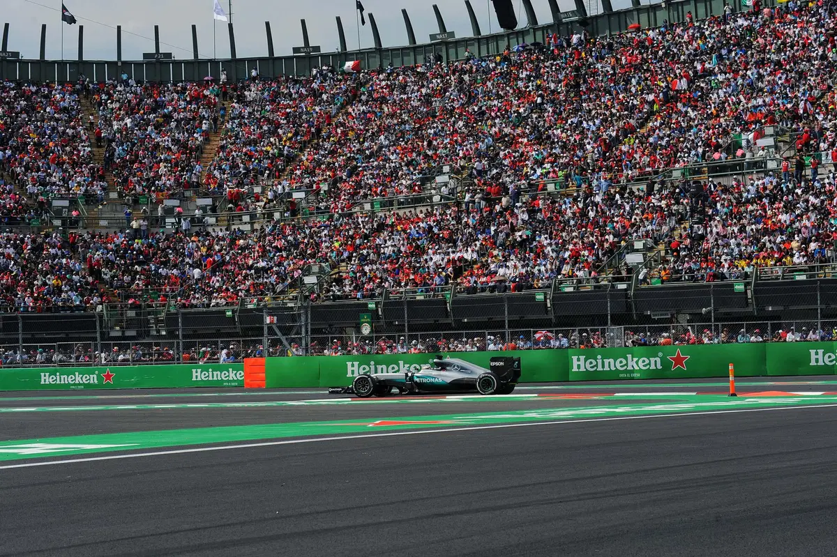 F1, Gp Messico 2016: vince Hamilton (8)