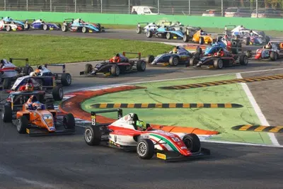 ACI Racing Weekend 2016, Monza: Marcos Siebert campione F.4 davanti a Schumacher