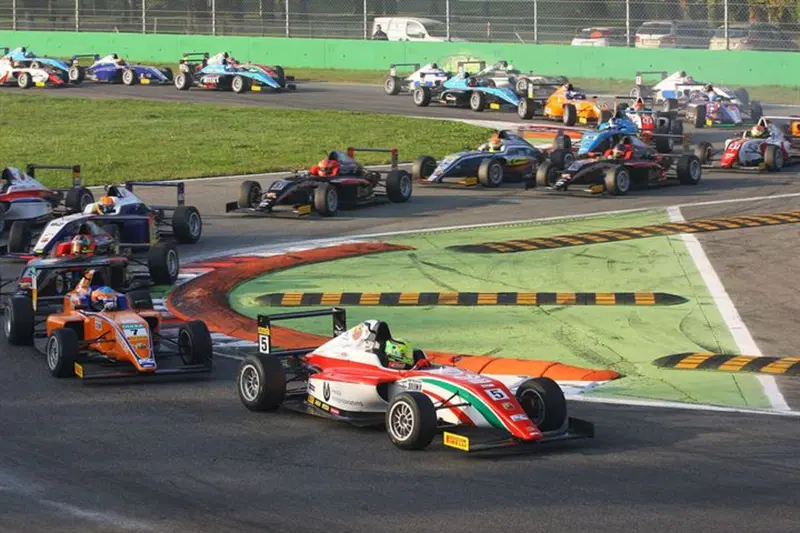 ACI Racing Weekend 2016, Monza: Marcos Siebert campione F.4 davanti a Schumacher