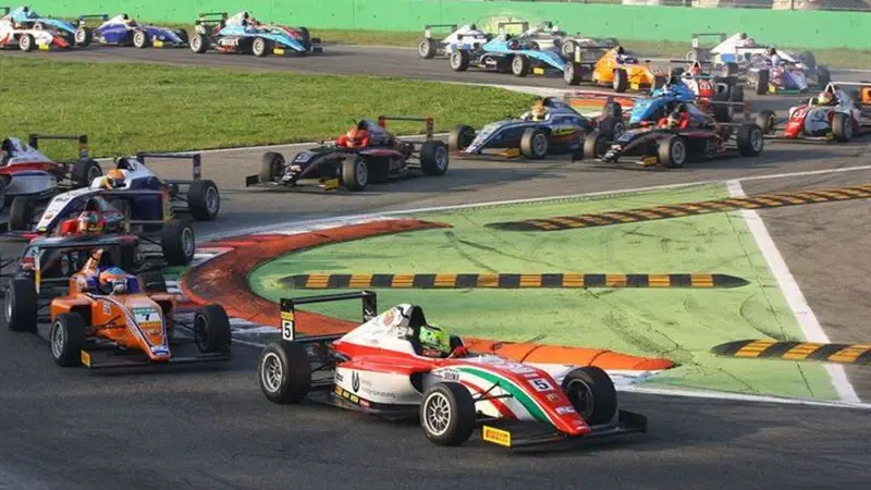 ACI Racing Weekend 2016, Monza: Marcos Siebert campione F.4 davanti a Schumacher
