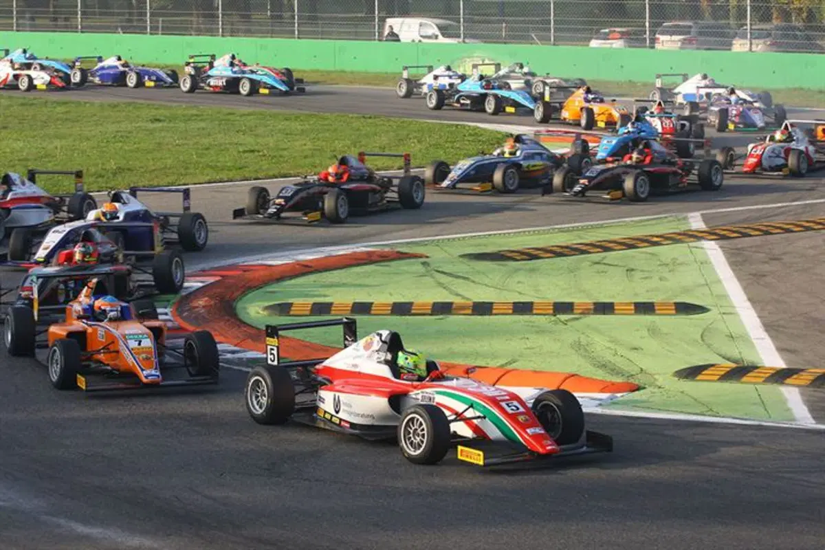 ACI Racing Weekend 2016, Monza: Marcos Siebert campione italiano F.4 davanti a Schumacher (4)