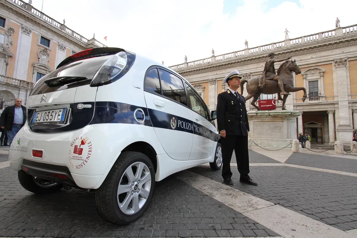 Citroen: consegnate 14 C-Zero a Roma Capitale (3)