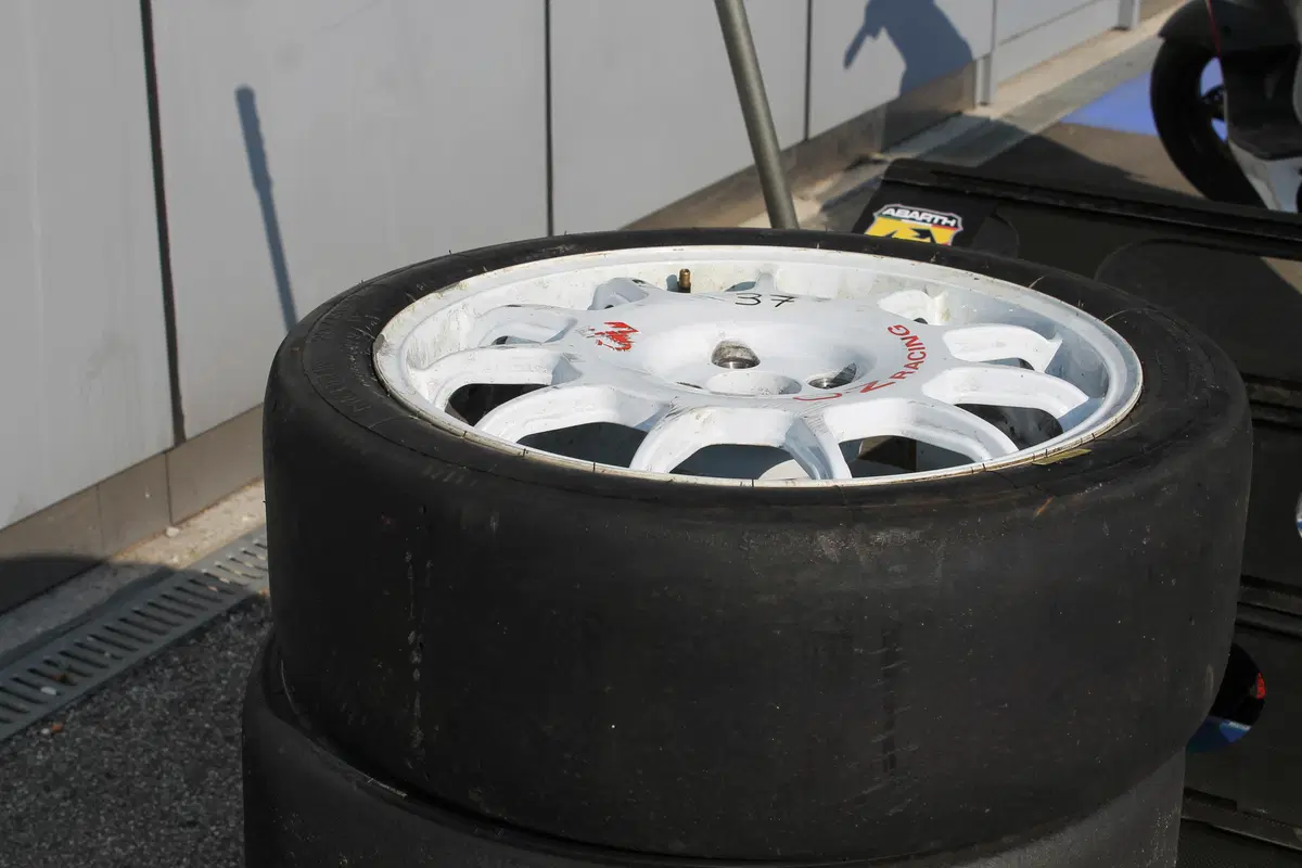Michelin: performance e durata anche nel racing (31)