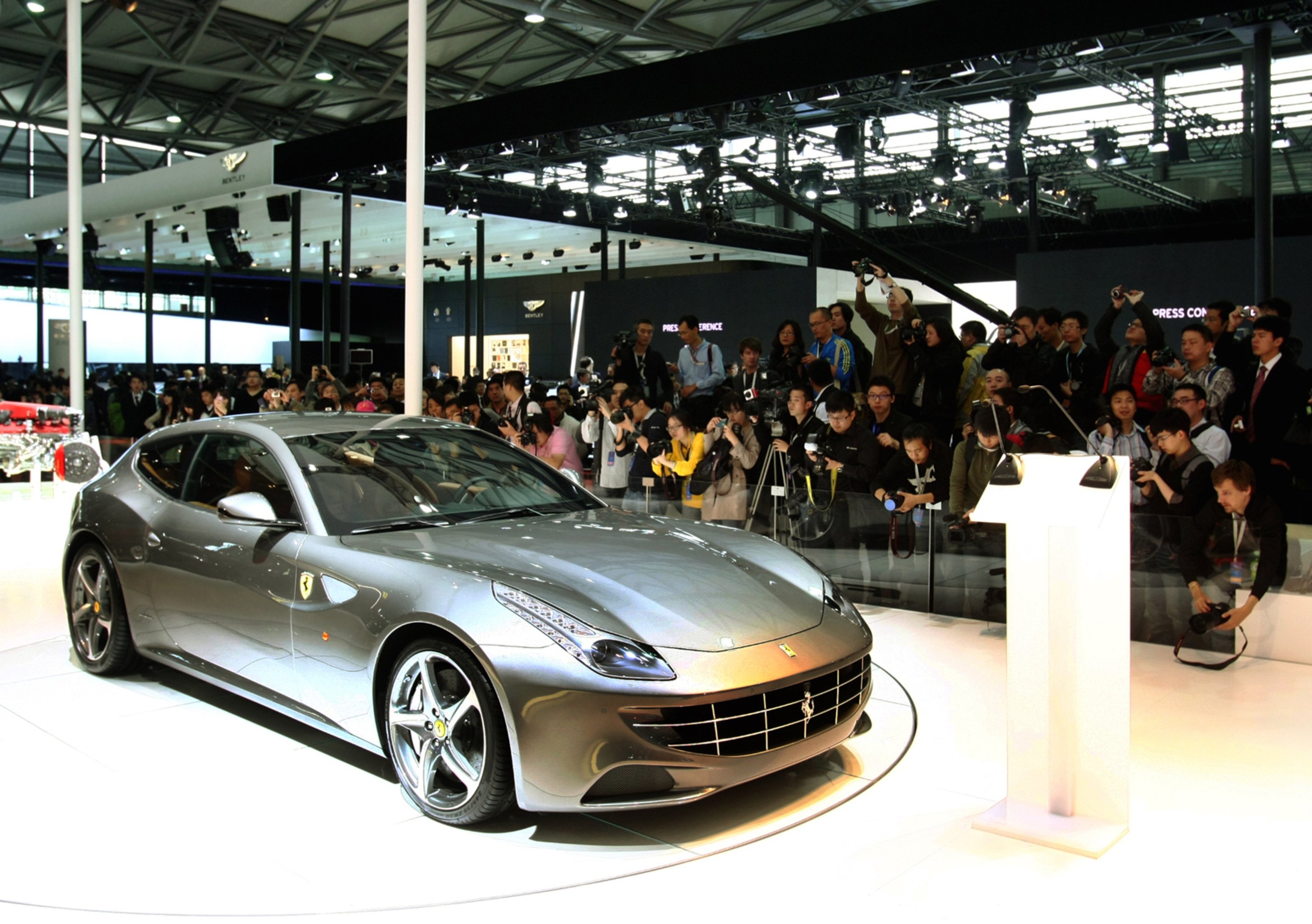 Ferrari: modelli storici e simulatori a Shanghai