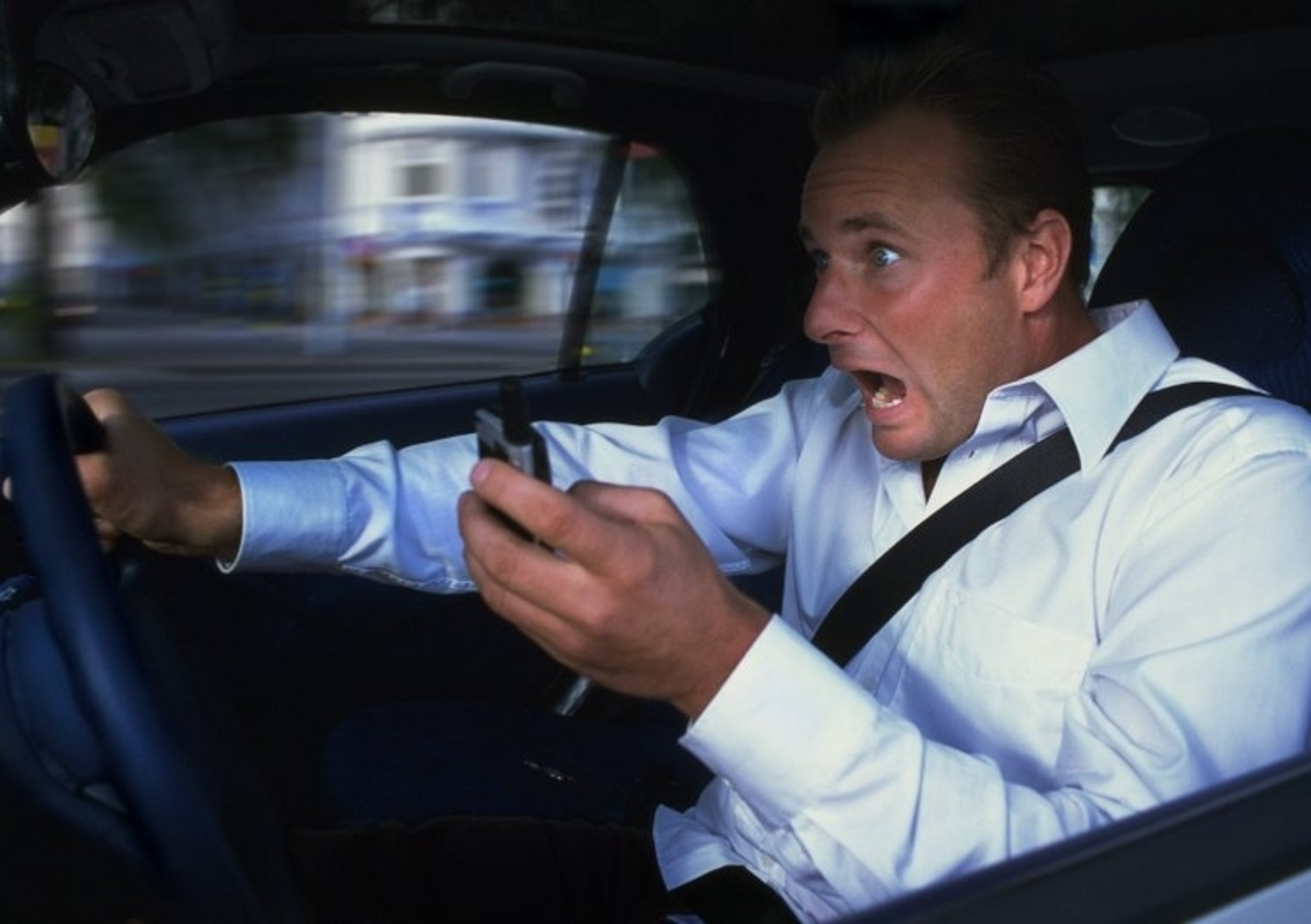 Avviso via SMS per i pericoli sulla strada: meglio la causa o l&#039;effetto?