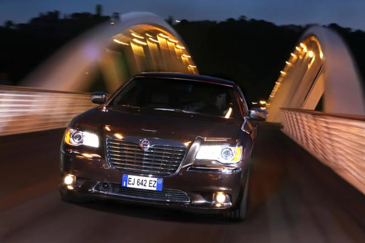 Lancia Thema (4)