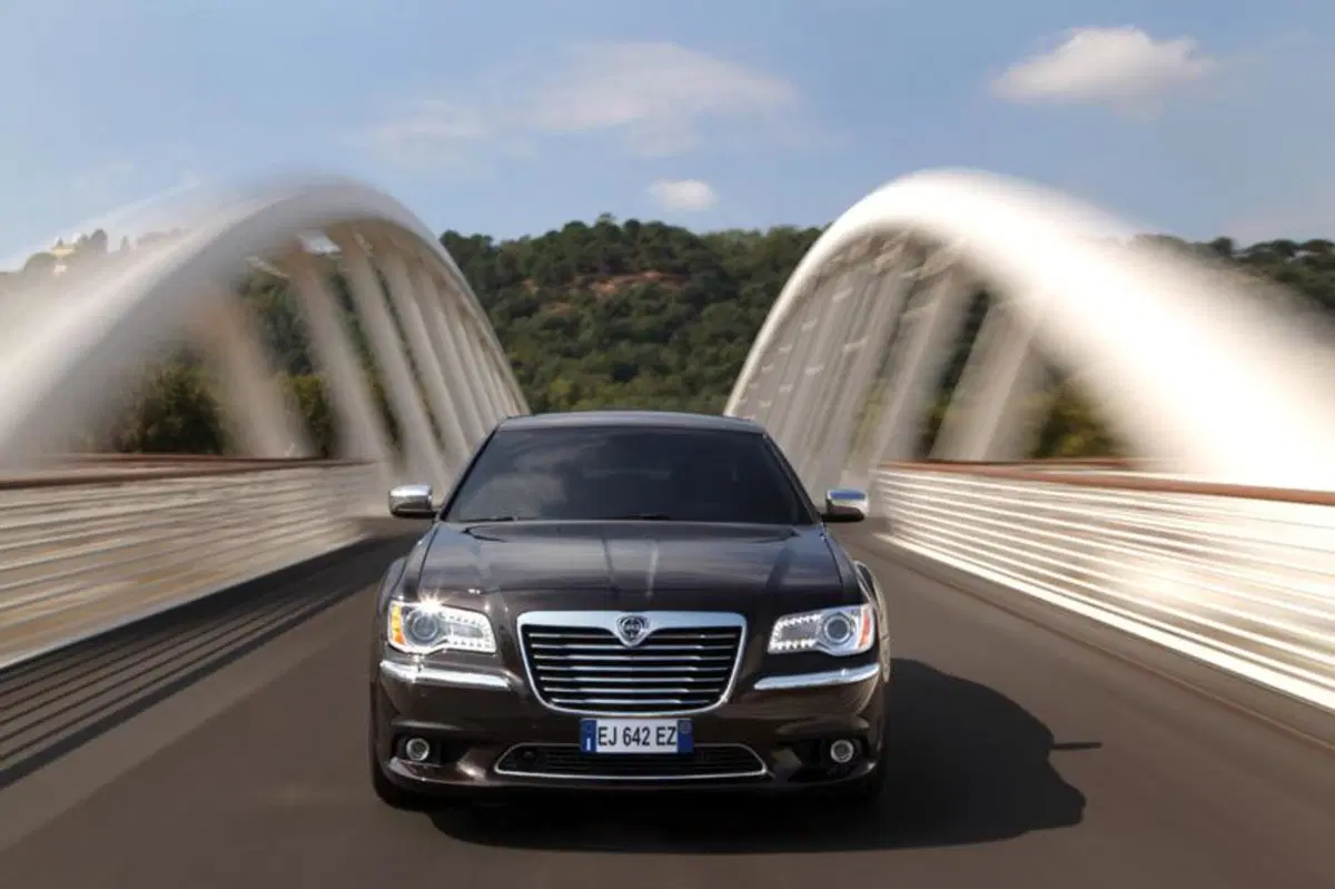 Lancia Thema (6)