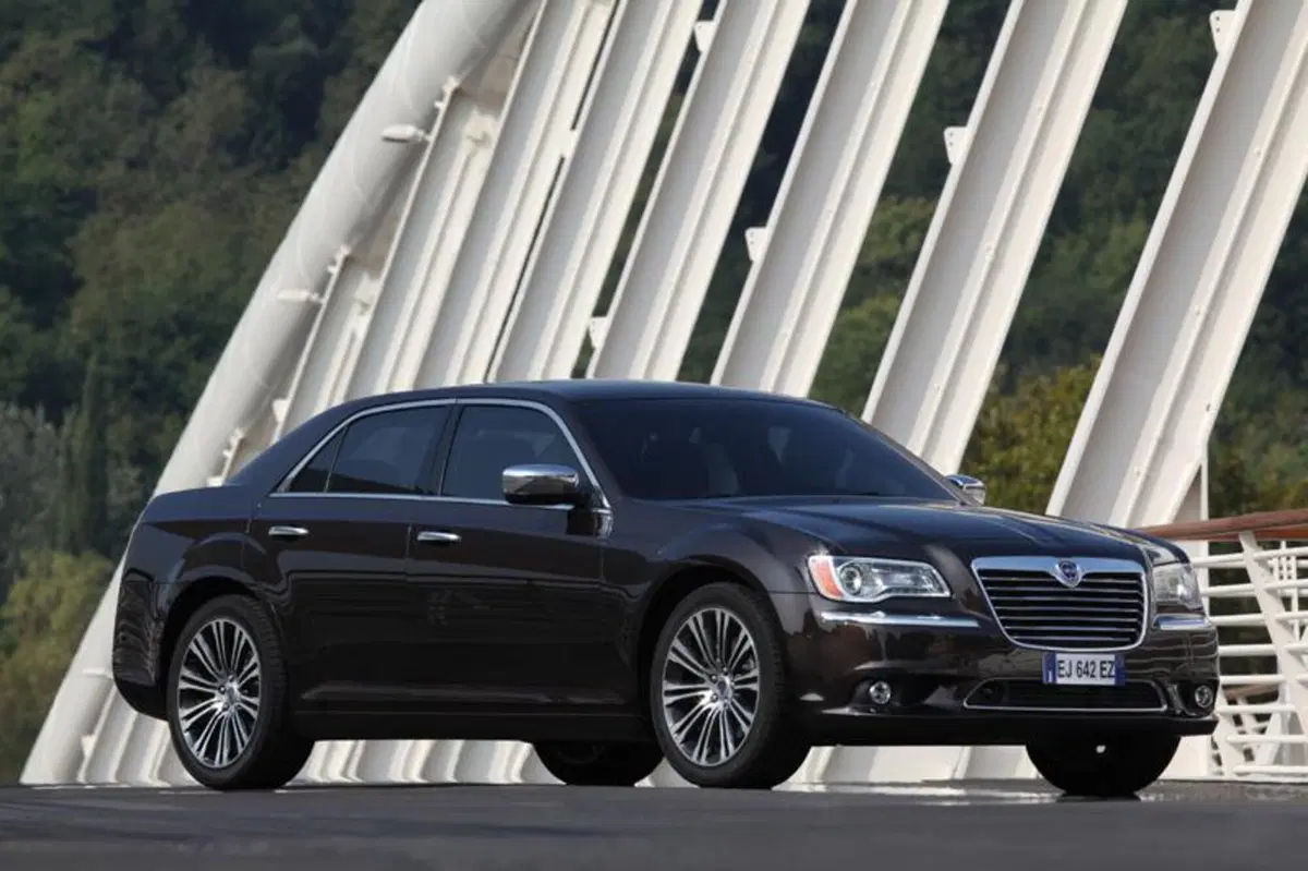 Lancia Thema (10)