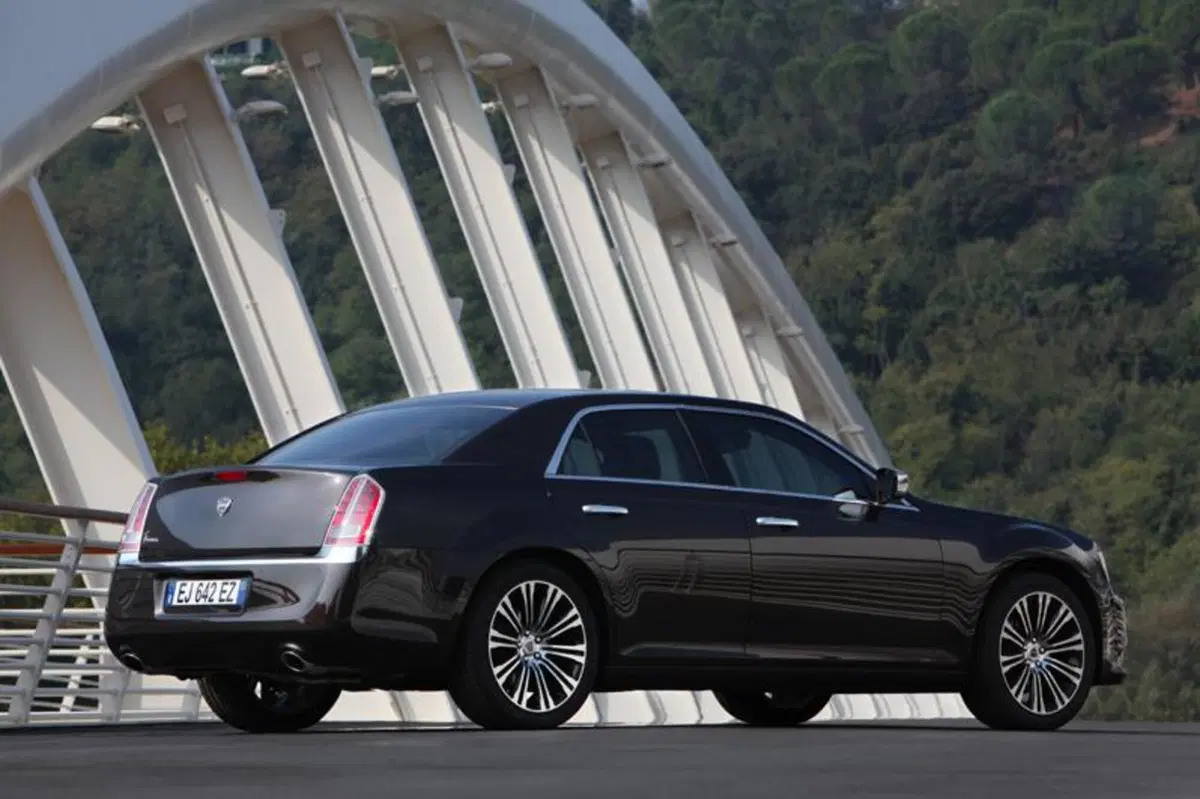 Lancia Thema (11)