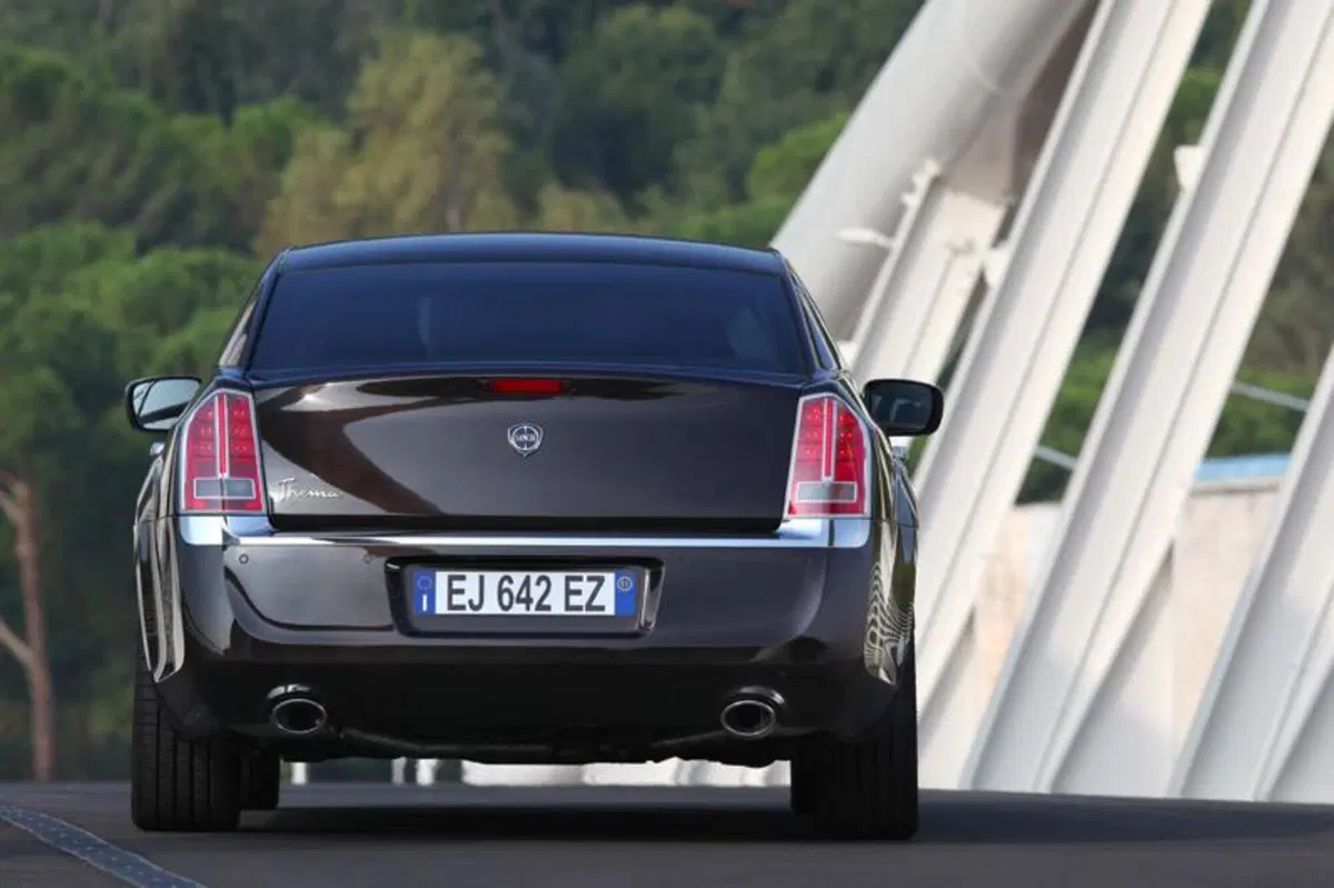 Lancia Thema (14)