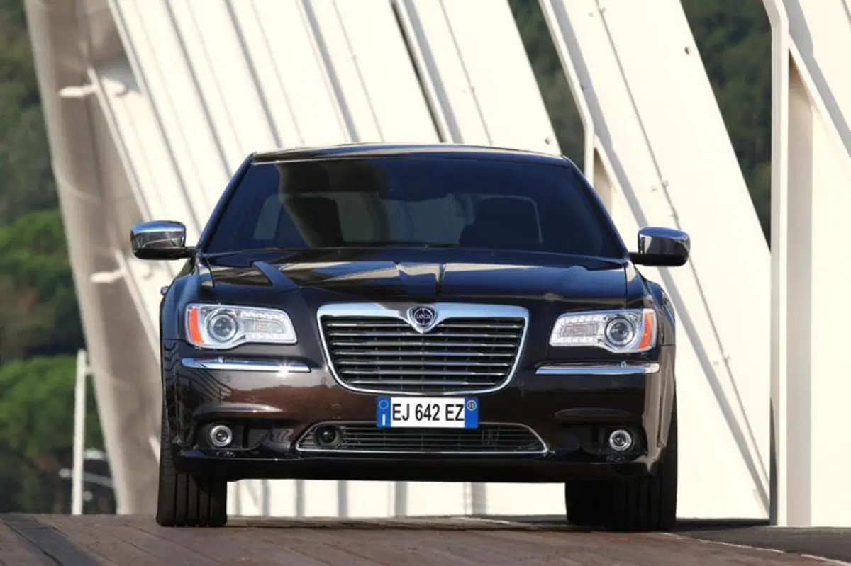 Lancia Thema (15)
