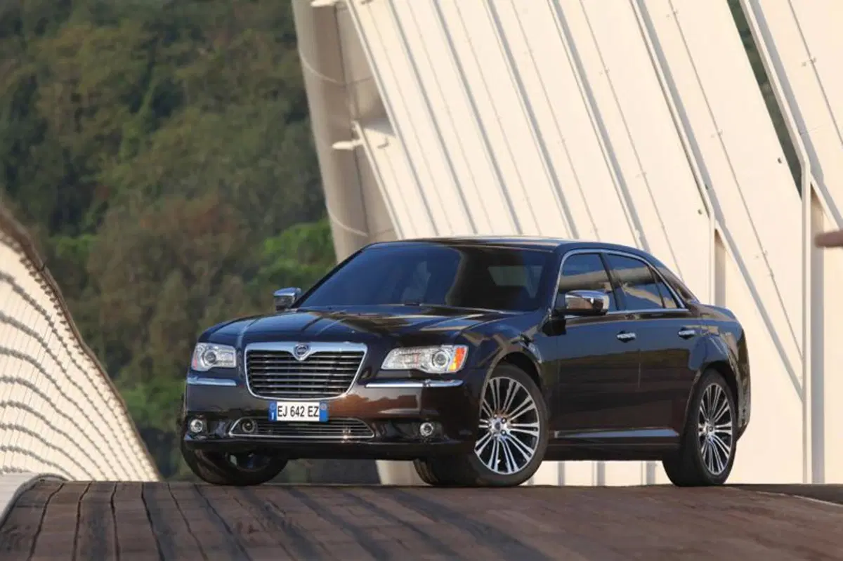 Lancia Thema (17)