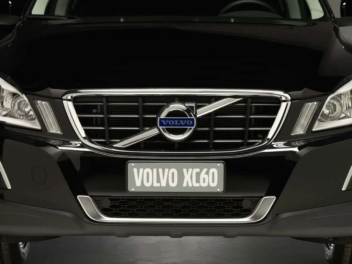 Volvo: XC60 Limited Edition e colorazioni opache (5)